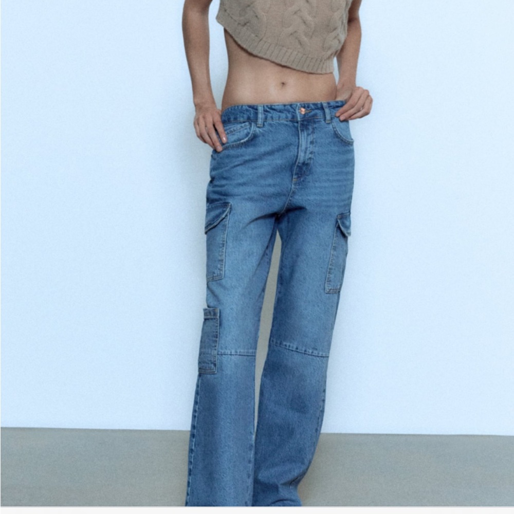 Zara High Wasted Cargo Jeans size 2, like new.